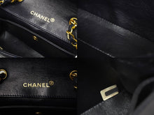 Load image into Gallery viewer, CHANEL シャネル ミニマトラッセ ショルダーバッグ ココマーク 14番台 バイカラー ラムスキン ホワイト ネイビー 美品 中古 63971