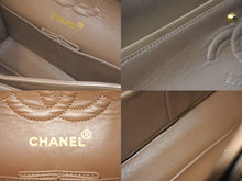 Load image into Gallery viewer, CHANEL シャネル マトラッセWフラップチェーンショルダーバッグ 2番台 ラムスキン 23cm ブラウン ゴールド金具 美品 中古 63980