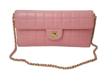 Load image into Gallery viewer, CHANEL シャネル チョコバー チェーンショルダーバッグ ラムスキン 7番台 ピンク ココマーク ゴールド金具 美品 中古 63999