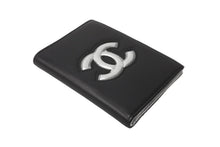 画像をギャラリービューアに読み込む, CHANEL シャネル ココマーク パスケース 22番台 二つ折り レザー ブラック シルバー 美品 中古 64034