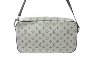 極美品 LOUIS VUITTON ルイヴィトン コント ドゥ フェ ポシェット アクセサリーポーチ M92274 フェアリーテール カーキ 中古 64057