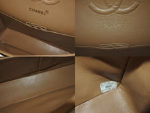 Load image into Gallery viewer, CHANEL シャネル マトラッセ 25cm Wフラップ チェーンショルダーバッグ 4番台 ラムスキン ベージュ ゴールド金具 美品 中古 64062
