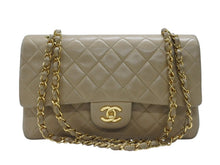 Load image into Gallery viewer, CHANEL シャネル マトラッセ 25cm Wフラップ チェーンショルダーバッグ 4番台 ラムスキン ベージュ ゴールド金具 美品 中古 64062