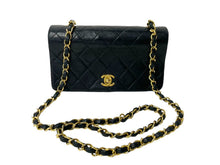 画像をギャラリービューアに読み込む, CHANEL シャネル ミニマトラッセ チェーンショルダーバッグ 1番台 ブラック ゴールド金具 良品 中古 64089