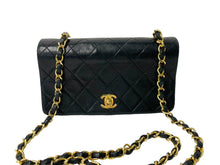 画像をギャラリービューアに読み込む, CHANEL シャネル ミニマトラッセ チェーンショルダーバッグ 1番台 ブラック ゴールド金具 良品 中古 64089