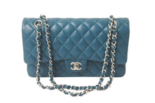 Load image into Gallery viewer, 新品同様 CHANEL シャネル Wフラップ 25cm ショルダーバッグ キャビアスキン 26番台 マトラッセ グリーン系 シルバー金具 中古 64104