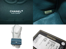 Load image into Gallery viewer, 新品同様 CHANEL シャネル Wフラップ 25cm ショルダーバッグ キャビアスキン 26番台 マトラッセ グリーン系 シルバー金具 中古 64104