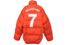 Load image into Gallery viewer, BALENCIAGA バレンシアガ フットボール プリント ロゴ ダウンジャケット レッド 2020AW 642344 TG011 サイズ44 良品 中古 64148