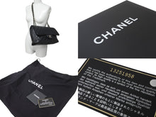 Load image into Gallery viewer, CHANEL シャネル チェーンショルダーバッグ マトラッセ 30CM シングルフラップ ブラックシルバー 13番台 中古 64274