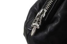 Load image into Gallery viewer, 極美品 CHROME HEARTS クロムハーツ ポーチ コスメティックケース クロスパッチ ダガー ブラック シルバー金具 中古 64296