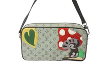 Load image into Gallery viewer, LOUIS VUITTON ルイヴィトン コント ドゥ フェ ポシェット アクセサリーポーチ M92274 フェアリーテール カーキ 美品 中古 64303