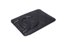 Load image into Gallery viewer, 極美品 CHANEL シャネル カードケース カンボンライン 17番台 ココマーク レザー エナメル ブラック ピンク 中古 64306