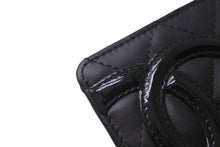 Load image into Gallery viewer, 極美品 CHANEL シャネル カードケース カンボンライン 17番台 ココマーク レザー エナメル ブラック ピンク 中古 64306