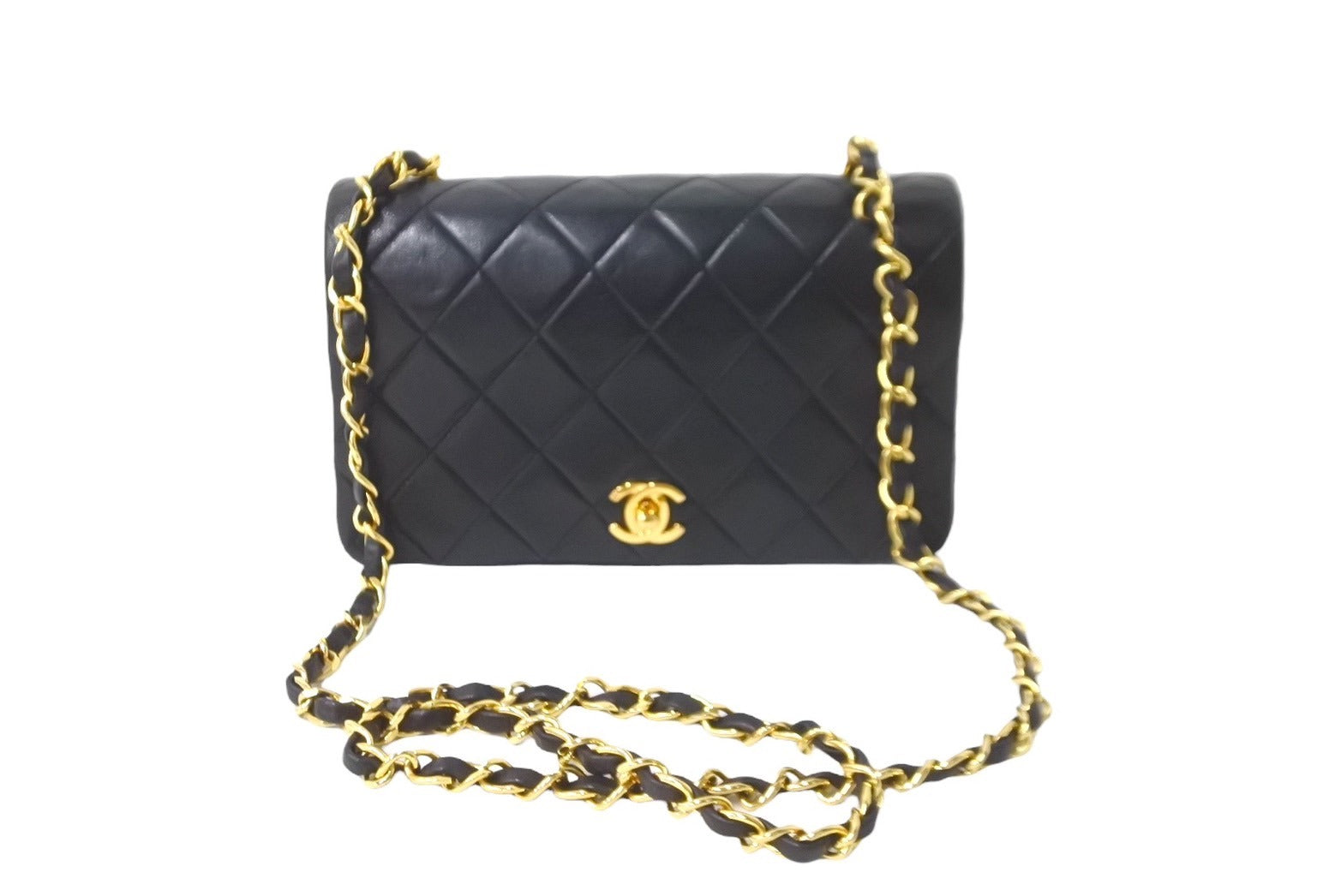 CHANEL シャネル ミニマトラッセ 19 チェーンショルダーバッグ 1番台 フルフラップ ラムスキン ブラック 美品 中古 64308 –  Casanova Vintage