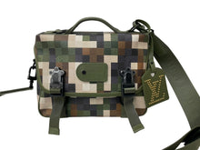 Load image into Gallery viewer, 未使用品 LOUIS VUITTON ルイヴィトン ファレルウィリアムス トレイル・メッセンジャー M24449 中古 64336