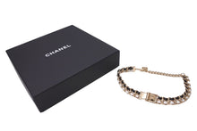 画像をギャラリービューアに読み込む, CHANEL シャネル ネックレス チョーカー 822A ターンロック ココマーク 822A ブラック ホワイト ゴールド 美品 中古 64382