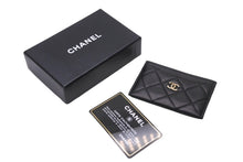 Load image into Gallery viewer, CHANEL シャネル カードケース マトラッセ ココマーク 11番台 2007年 キャビアスキン ブラック ゴールド金具 美品 中古 64432