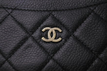 Load image into Gallery viewer, CHANEL シャネル カードケース マトラッセ ココマーク 11番台 2007年 キャビアスキン ブラック ゴールド金具 美品 中古 64432
