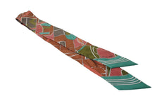画像をギャラリービューアに読み込む, HERMES エルメス スカーフ ツイリー 総柄 幾何学模様 フランス製 シルク プリント 美品 中古 64438