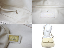Load image into Gallery viewer, CHANEL シャネル デカマトラッセ 2WAY チェーン ショルダーバッグ 17番台 アイボリー キャビアスキン ゴールド金具 ココマーク 美品 中古 64550