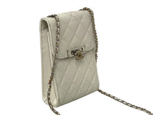 Load image into Gallery viewer, CHANEL シャネル マトラッセ スマートフォン チェーン ショルダーバッグ ホワイト 28番台 キャビアスキン ココマーク ロゴ 斜め掛け 美品 中古 64553