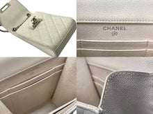 Load image into Gallery viewer, CHANEL シャネル マトラッセ スマートフォン チェーン ショルダーバッグ ホワイト 28番台 キャビアスキン ココマーク ロゴ 斜め掛け 美品 中古 64553