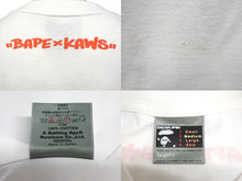 画像をギャラリービューアに読み込む, A BATHING APE アベイシングエイプ KAWS カウズ 半袖Ｔシャツ サイズM コットン ホワイト プリント 美品 中古 64566