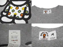 Load image into Gallery viewer, 極美品 A BATHING APE × KAWS アベイシングエイプ カウズ 半袖Ｔシャツ サイズM グレー コットン ベイプ マイロ 中古 64601