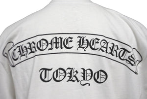 新品未使用 CHROME HEARTS クロムハーツ 東京限定 プリント 半袖Ｔシャツ ホワイト トップス ロゴ ポケット サイズS 中古 64605