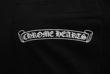 画像をギャラリービューアに読み込む, 極美品 CHROME HEARTS クロムハーツ バックタガー ポケット 半袖 Tシャツ S ブラック ホワイト パープル 中古 64606