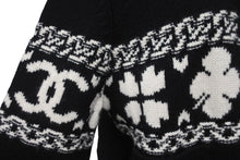 Load image into Gallery viewer, 極美品 CHANEL シャネル カシミヤ カーディガン ブラック ホワイト P63147K48819 ココマーク ロゴ トップス サイズ36 中古 64700