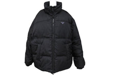 Load image into Gallery viewer, 極美品 PRADA プラダ ダウンジャケット リバーシブル トライアングルロゴ SGC045 1WQ8 イタリア製 ブラック サイズM 中古 64701