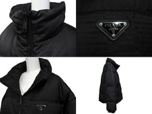 Load image into Gallery viewer, 極美品 PRADA プラダ ダウンジャケット リバーシブル トライアングルロゴ SGC045 1WQ8 イタリア製 ブラック サイズM 中古 64701