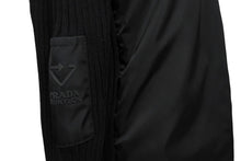 Load image into Gallery viewer, 極美品 PRADA プラダ ニット スウェット UMB237 S212 1Y12 イタリア製 ウール ブラック シルバー金具 サイズ46 中古 64709
