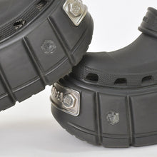 Load image into Gallery viewer, BALENCIAGA バレンシアガ HARDCROCS ハードクロックス ロゴサンダル ブラック シルバー金具 サイズ36 美品 中古 4c064091