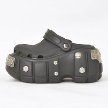 Load image into Gallery viewer, BALENCIAGA バレンシアガ HARDCROCS ハードクロックス ロゴサンダル ブラック シルバー金具 サイズ36 美品 中古 4c064091