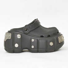 Load image into Gallery viewer, BALENCIAGA バレンシアガ HARDCROCS ハードクロックス ロゴサンダル ブラック シルバー金具 サイズ36 美品 中古 4c064091