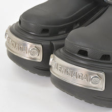 Load image into Gallery viewer, BALENCIAGA バレンシアガ HARDCROCS ハードクロックス ロゴサンダル ブラック シルバー金具 サイズ36 美品 中古 4c064091