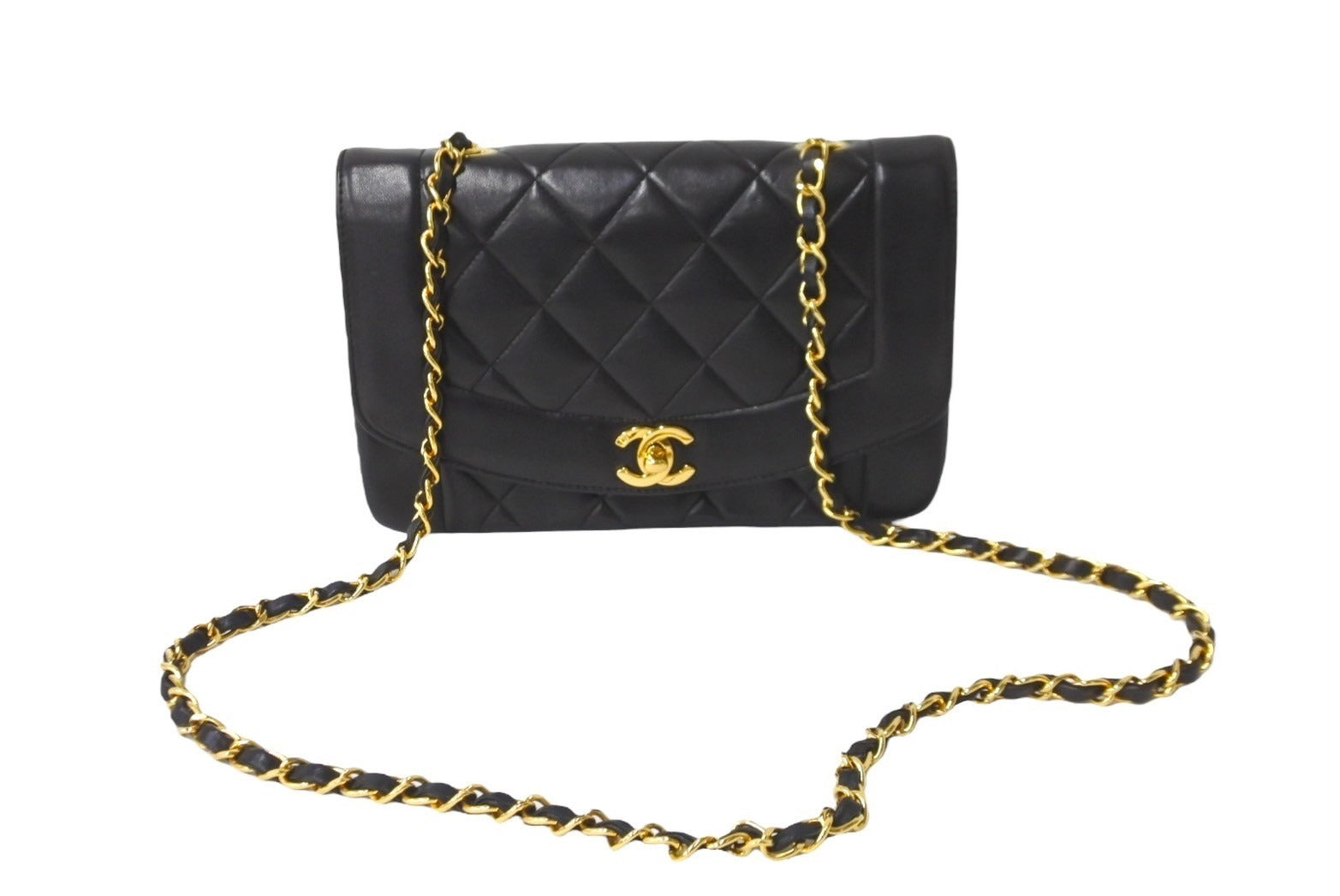 CHANEL シャネル チェーンショルダーバッグ ダイアナマトラッセ 22 2番台 ラムスキン ブラック ゴールド金具 美品 中古 64733 –  Casanova Vintage