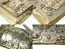 Load image into Gallery viewer, CHANEL シャネル ボーイシャネル チェーンショルダーバッグ 25cm グラフィティ 28番台 773 レザー ゴールド 美品 中古 64743