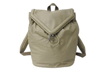 Load image into Gallery viewer, Bottega Veneta ボッテガヴェネタ バックパック リュック デイパック 665631 VA9VD レザー ベージュ シルバー金具 美品 中古 64744