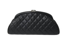 画像をギャラリービューアに読み込む, 極美品 CHANEL シャネル マトラッセ がま口 クラッチバッグ ポーチ 19番台 ブラック キャビアスキン シルバー金具 中古 64773