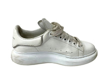 画像をギャラリービューアに読み込む, Alexander McQueen アレキサンダーマックイーン オーバーサイズドスニーカー 紐靴 ホワイト シルバー サイズ37 良品 中古 64858