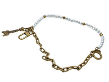 Load image into Gallery viewer, 新品同様 LouisVuitton ルイヴィトン ウォレットチェーン チェインベルトパールバッグチャーム M01689 グラスパール GP 中古 64860