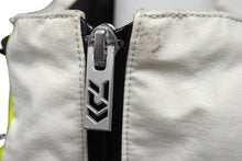 Load image into Gallery viewer, DAIWA PIER39 ダイワ ピアサーティナイン ナイロン ダウンジャケット 3XL ホワイト ブラック イエローグリーン ナイロン 中古 64863
