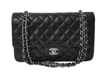 画像をギャラリービューアに読み込む, 極美品 CHANEL シャネル チェーンショルダーバッグ マトラッセ25 Wフラップラップ ブラックシルバー 11番台 中古 64874
