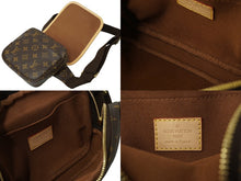 Load image into Gallery viewer, 新品同様 LOUIS VUITTON ルイヴィトン バムバッグ ボスフォール ウエストバッグ ポーチ モノグラム M40108 ゴールド金具 中古 64881