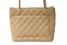 Load image into Gallery viewer, CHANEL シャネル 復刻トートバッグ マトラッセ ココマーク 6番台 A01804 キャビアスキン ベージュ ゴールド金具 美品 中古 64890