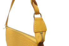 画像をギャラリービューアに読み込む, 極美品 LouisVuitton ルイヴィトン エピ ポシェット アクセソワール アクセサリーポーチ ハンドバッグ M52959 イエロー 中古 64899