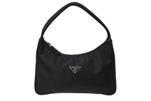 Load image into Gallery viewer, 極美品 PRADA プラダ ハンドバッグ ホーボー ショルダーバッグ ミニバックMV515 三角プレート ナイロン ブラック 中古 64912